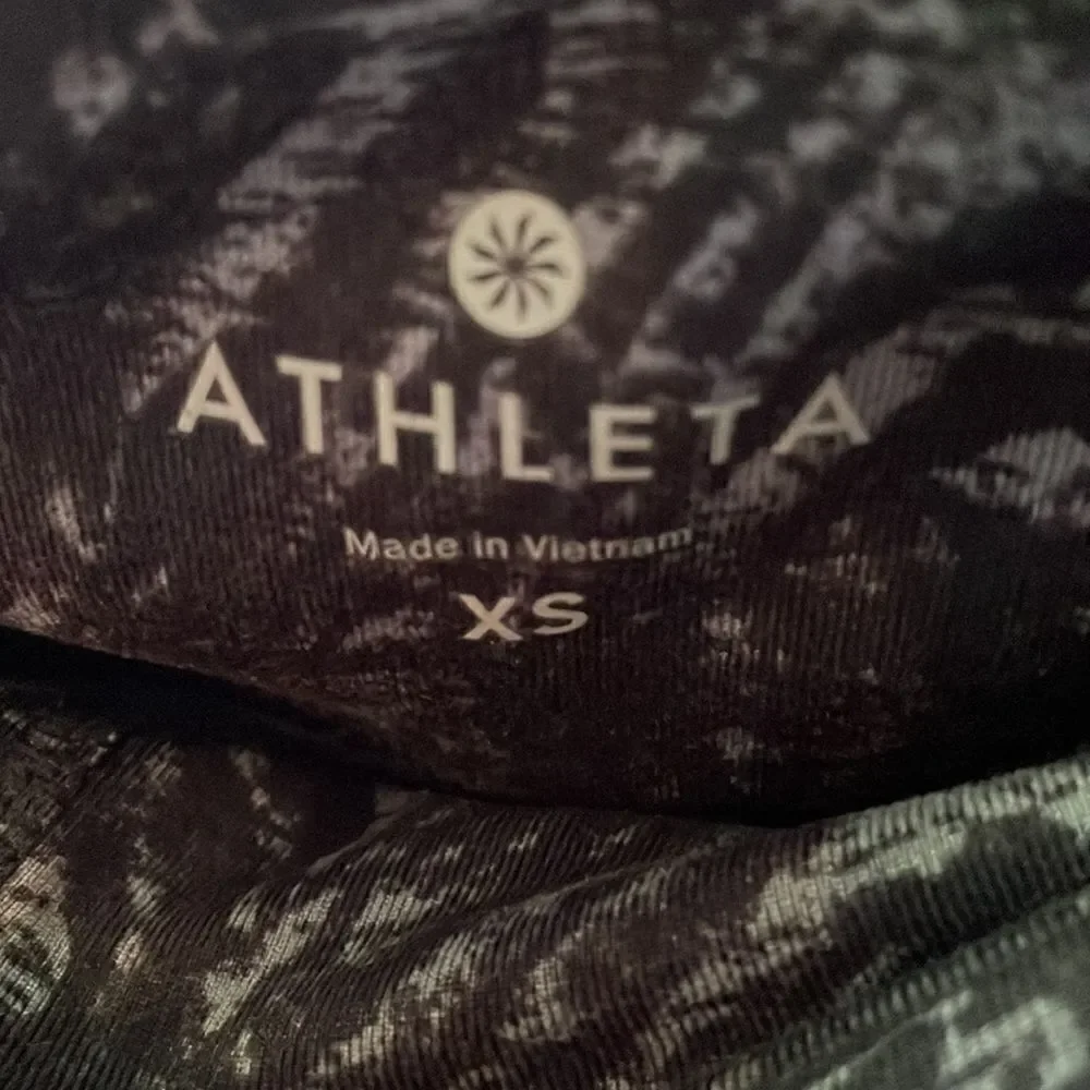 ✨Athleta Zebra Chaturanga Crop Leggings